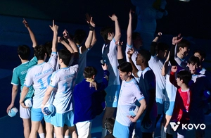 대한항공, 2년 만에 ‘배구 왕좌’… 5차전 혈투끝 현대캐피탈 꺾어