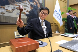 한은, 기준금리 연 2.50% 동결… 물가·환율 ‘이중 압박’