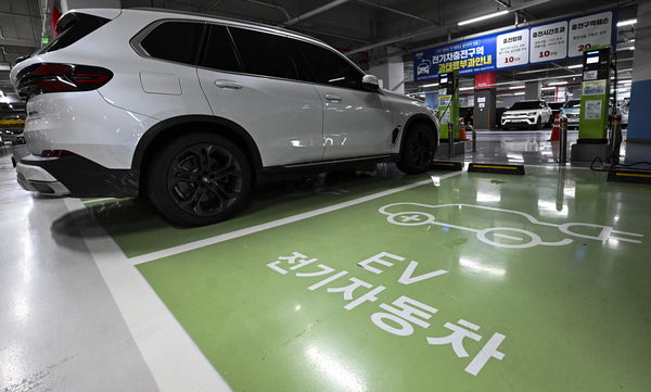 전기차주 6% 뿐인데, 늘어난 유지보수비… 입주민 마찰