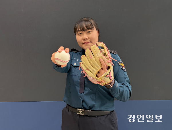 9일 인천경찰청에서 만난 경찰청 여자야구단 주장 김태은 경사는 “우리 팀의 모토는 여자 경찰관들의 단합과 스트레스 해소하는 것이다. 같은 업무를 하는 선후배들이 많은 관심을 가져줬으면 좋겠다”고 말했다. 2026.4.9/ 백효은 기자 100@kyeongin.com