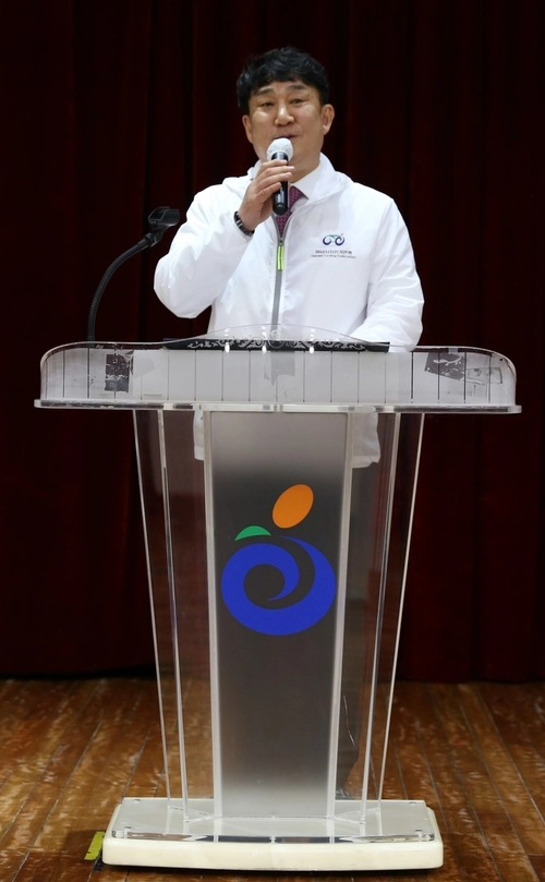 하남시자전거연맹은 지난 11일 하남시청 대회의실에서 연맹 발대식 및 임택건 회장 취임식을 가졌다. 임택건 회장이 취임사를 하고 있다. 2026.4.13 하남/문성호기자 moon23@kyeongin.com