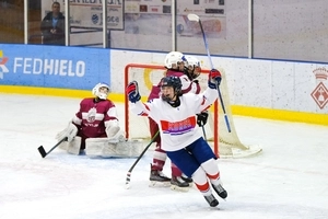 퍽!… 쓰러진 라트비아, 한국 여자하키 역전극