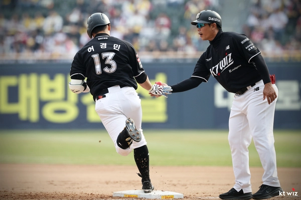 6회초 5-5 동점을 만든 허경민의 2점 홈런은 역전의 신호탄이 됐다. 이날 3타수 3안타 3타점으로 맹활약한 허경민. 2026.3.29 /kt wiz 제공