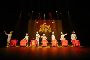 [공연리뷰] 지루할 틈 없는 렉처 퍼포먼스 시립극단 ‘니들이 인천을 알어¿!’