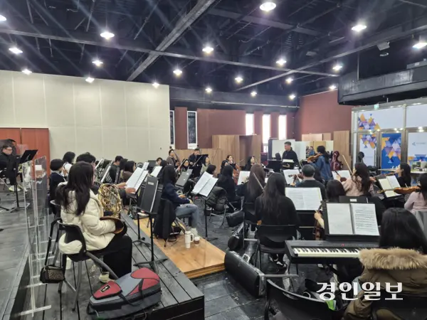 양주시립예술단이 양주시 내 연습실에서 합주를 진행하고 있다. /양주시립예술단지회 제공.