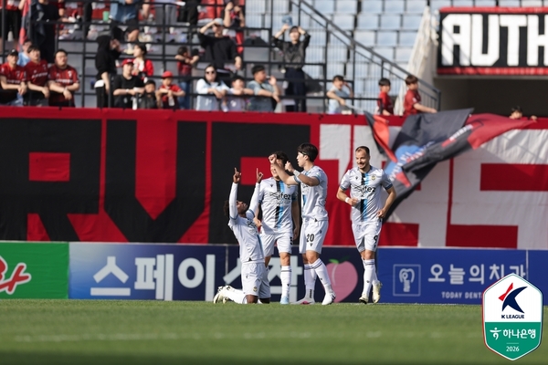 18일 부천종합경기장에서 열린 K리그1 8라운드 부천과의 경기에서 시즌 첫 골을 넣은 인천 유나이티드 제르소가 세리머니를 하고 있다.  2026.4.18 /한국프로축구연맹 제공