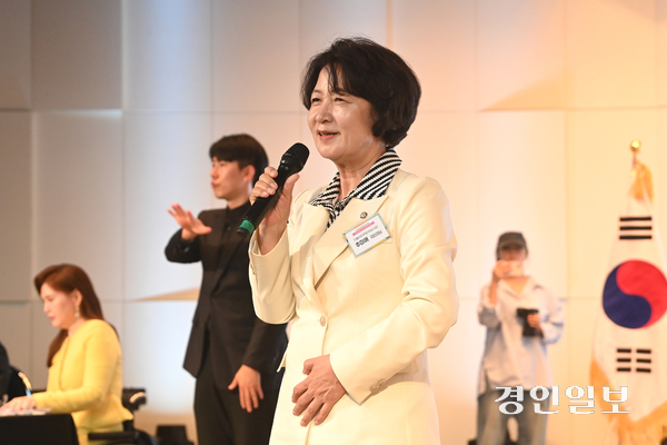20일 수원시 영통구 경기도경제과학진흥원에서 진행된 ‘2026년 제46회 장애인의 날 기념식’에서 추미애 더불어민주당 경기도지사 후보가 발언 중이다. 2026.4.20 /최은성기자 ces7198@kyeongin.com