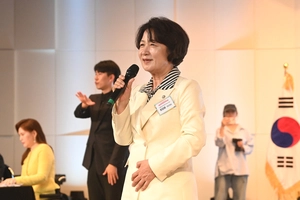 경기도 장애인의날 기념식 찾은 추미애, 29일께 의원 사퇴