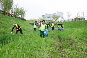 도자처럼 깨끗하게… ‘이천도자기축제’ 앞두고 하천정화