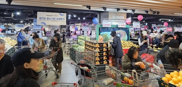 이랜드에서 운영하는 마트 브랜드 킴스클럽이 경기도주식회사와 협업해 경기도 소재 중소기업 제품의 판로 확대에 나섰다. 사진은 킴스클럽 강남점. /이랜드 제공