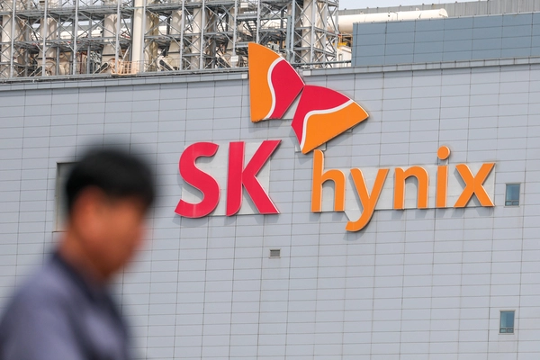 SK하이닉스가 계속되는 인공지능(AI) 반도체 수요 급증에 힘입어 매출액 52조원, 영업익 37조원을 넘으며 역대 최대 실적 기록 행진을 이어간 23일 경기도 이천시 SK하이닉스 본사 모습. 2026.4.23 /연합뉴스