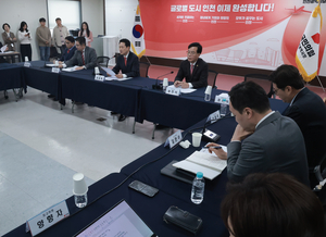 민주 보궐선거 후보 2인 확정… 국힘은 시기 등 여전히 안갯속