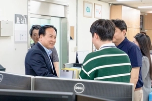 이권재 오산시장, 고유가 지원금 신청 점검후 ‘예비후보 등록’