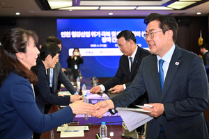 철강업계 고충 새긴 박찬대… 유정복은 막바지 출마 준비