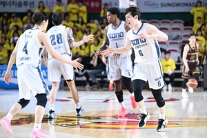 돌풍의 소노, 이제 우승을 바라본다… 4강서 1위 LG에 ‘셧아웃 승’