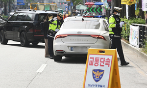 [현장르포] ‘우회전 일시정지 의무화 3년’ 성남 경찰 단속 동행