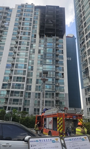 의왕 내손동 아파트 화재… 부부 사망·주민 6명 경상