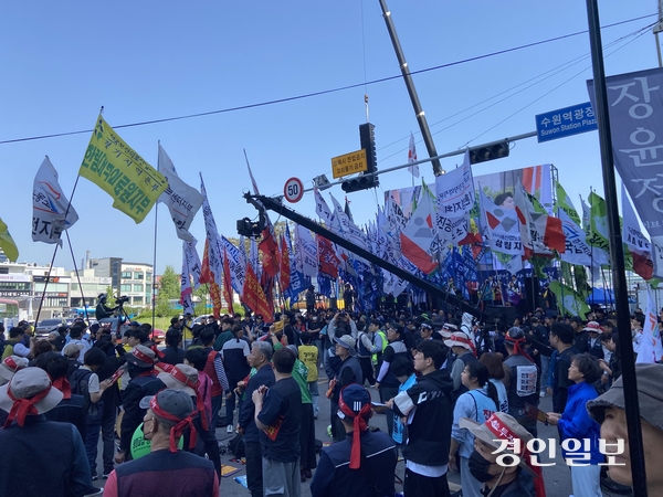 5월 1일 노동절을 맞아 민주노총 주관으로 수원역에서 ‘세계 노동절 경기대회’가 열렸다. 2026.5.1 /신지영 기자 sjy@kyeongin.com