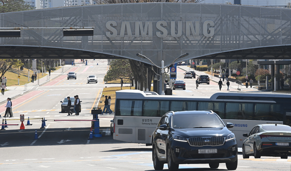 갤럭시S26 울트라, 출시 두 달 만에 100만원 할인…사전예약자 '분통' — image 2