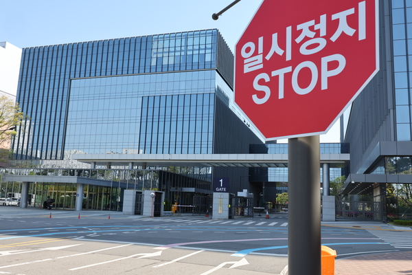 노동조합 전면 파업 첫째 날인 1일 오전 인천 연수구 삼성바이오로직스 공장에 적막감이 흐르고 있다. 2026.5.1 /연합뉴스