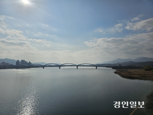 양수대교에서 바라본 상수원보호구역인 팔당호 전경. 2026.5.4 남양주/이종우기자 ljw@kyeongin.com