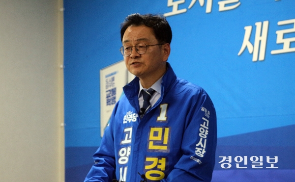 민경선 고양시장 후보가 6일 오후 자신의 선거사무소에서 기자회견을 열고 최근 불거진 정치자금법 위반 의혹에 대해 반박하고 있다. 2026.5.6 고양/김도란 기자 doran@kyeongin.com