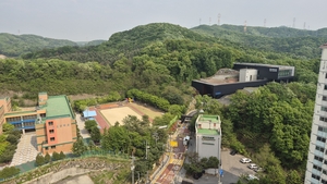 “폐수 없다더니…” 용인 지곡초 옆 연구소의 ‘말바꾸기’ 논란