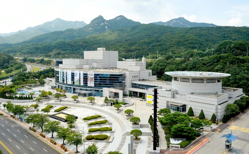 의정부예술의전당은 2001년 개관 이후 다양한 전시와 공연을 통해 지역 문화예술의 거점으로 자리잡았다. /의정부시 제공