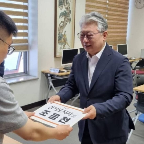 조응천 개혁신당 경기도지사 후보가 6일 경기도선거관리위원회를 찾아 예비후보 등록을 했다. 2026.5.6 /조응천 캠프 제공