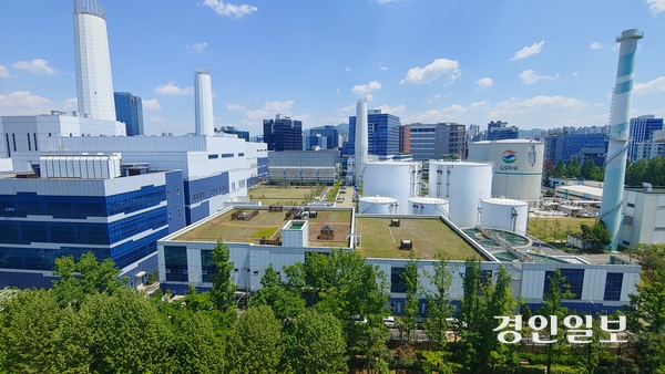 안양과 과천 등에 냉난방을 공급하는 GS파워 안양열병합발전소 전경. 2026.5.6 과천/박상일기자 metro@kyeongin.com