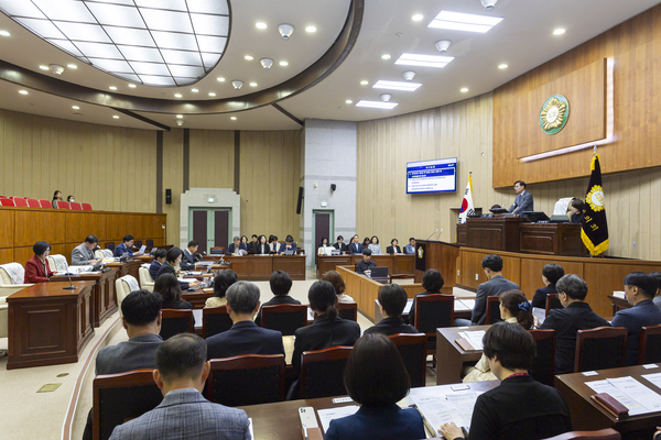 김학기 의왕시의장이 7일 제319회 임시회 제1차 본회의 일정을 진행하고 있다. 2026.5.7 /의왕시의회 제공