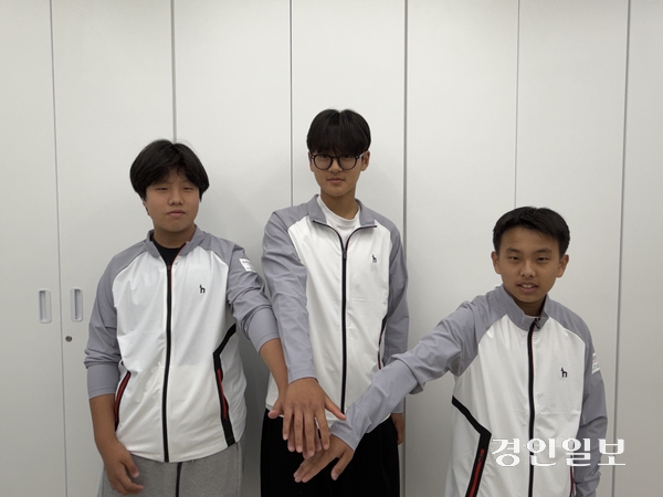 제55회 전국소년체육대회 e스포츠종목에 출전하는 (왼쪽부터) 김시우(재능중2), 노윤후(재능중2), 김태양(계산중1). 2026.5.9 /백효은기자 100@kyeongin.com