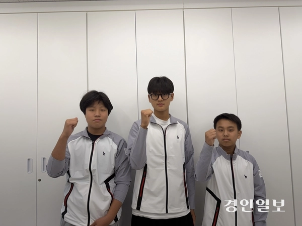 제55회 전국소년체육대회 e스포츠종목에 출전하는 (왼쪽부터) 김시우(재능중2), 노윤후(재능중2), 김태양(계산중1). 2026.5.9 /백효은기자 100@kyeongin.com