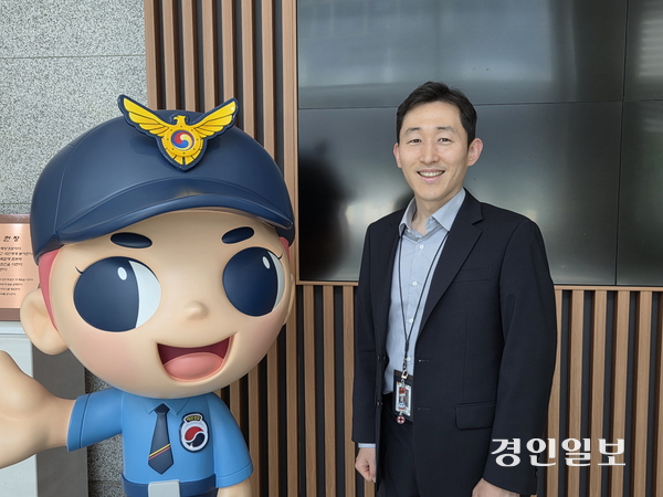 김도영 해양경찰악단장은 “바다에서 국민들이 더 안전할 수 있도록, 안전에 대한 메시지를 음악을 통해 알리기 위해 힘쓰고 있다”고 말했다. 2026.5.8 /정운기자 jw33@kyeongin.com