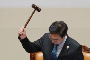 재상정 불발… 39년만에 개헌시도 무산