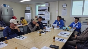 덕적도 찾은 박찬대, 어촌계는 “주민 삶의 질 개선과 지역 관광 활성화 힘써달라” 요청