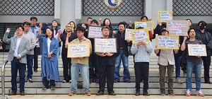 광장 모인 예술인들 “지원대상 아닌 도시의 주체로 대해야”