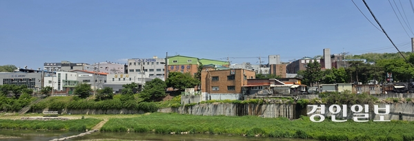 염색업종 중소기업이 대다수 들어선 양주 검준일반산업단지 전경. 20년 전 낡은 입주업종 규정에 발목이 잡히며 경기북부 중소기업의 업종 전환과 산업 경쟁력 강화가 가로막히고 있다. 2026.5.13 의정부/최재훈기자 cjh@kyeongin.com