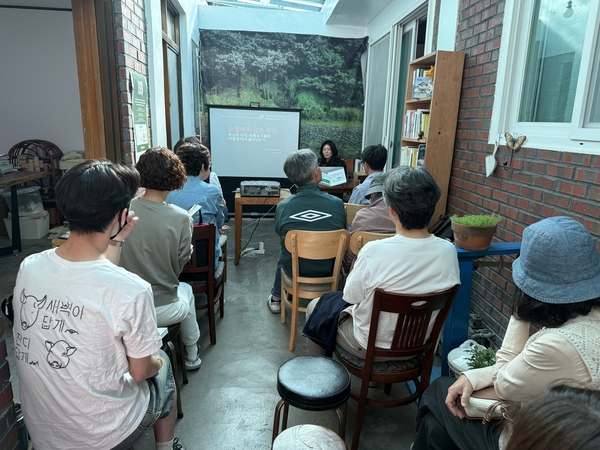 소멸과 축소의 변화 속 새 챕터 찾아낸 ‘배다리와 헤이온와이’