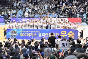 프로농구 왕좌 오른 KCC, 돋보인 이상민 지략과 허훈 헌신