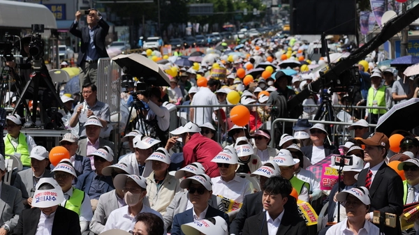 지난 16일 부평구 부평대로에서 열린 ‘교회 사수 인천 100만 성도 궐기대회’에 참석한 기독교인들. 2026.5.16 /인기총 제공