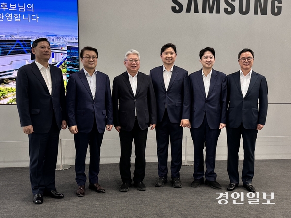 개혁신당 조응천 경기도지사 후보는 18일 오후 삼성전자 화성캠퍼스를 찾아 박승희 삼성전자 CR담당 사장 등 임원진과 간담회를 진행했다. 2026.5.18 /한규준기자 kkyu@kyeongin.com
