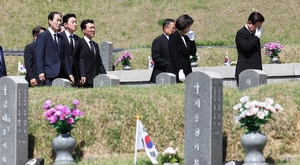이재명 대통령 “5·18, 끊임없이 기억하고 예우할것”