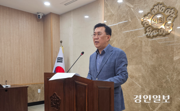 국민의힘 주광덕 남양주시장 후보 선거대책위원회 법률지원단장 임종태 변호사는 19일 기자회견을 갖고 더불어민주당 최현덕 후보를 향해 “다산신도시 개발이익 4500억원 환수 주장과 관련한 구체적 근거를 공개하라”고 촉구했다. 2026.5.19 남양주/이종우기자 ljw@kyeongin.com