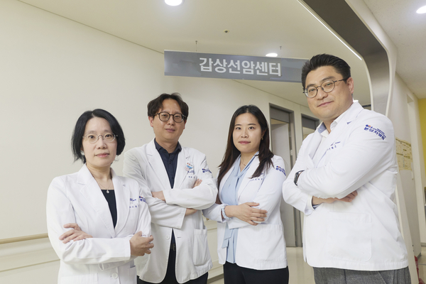 분당차병원 갑상선암 다학제 진료팀. 우측부터 외과 전학훈·피부과 조미연·외과 김동규·피부과 이희정 교수. /분당차병원 제공
