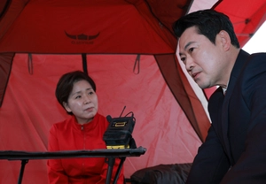 단식 현장 찾은 장동혁·김문수에 양향자 “선거보다 산업·미래 중요”