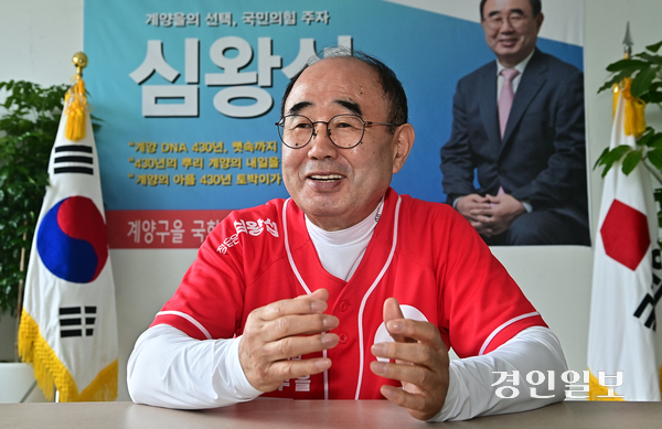 심왕섭 국민의힘 계양구을 보궐선거 후보가 귤현역 탄약고 이전 등 계양구의 주요 현안과 본인의 공약에 대해 설명하고 있다. 2026.5.19 /조재현기자 jhc@kyeongin.com