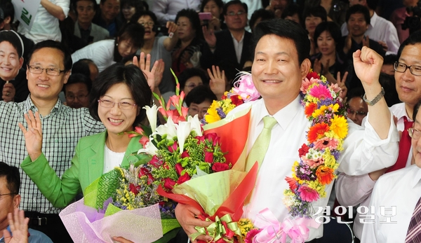 제5회 지방선거 인천시장 선거에서 안상수 시장의 3선을 저지하고 당선된 민주당 송영길 후보. 2010.6.2. /경인일보DB