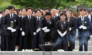 ‘盧 서거 17주기’ 범여권 총집결…정청래 “지선 반드시 승리”