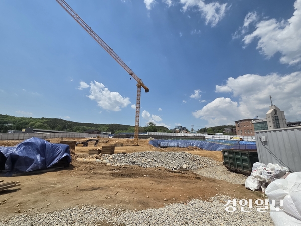 용인시 처인구 남사읍 남곡분교장 부지에서 용인반도체고등학교 신설 공사가 한창이다. 용인/오수진기자 nuri@kyeongin.com
